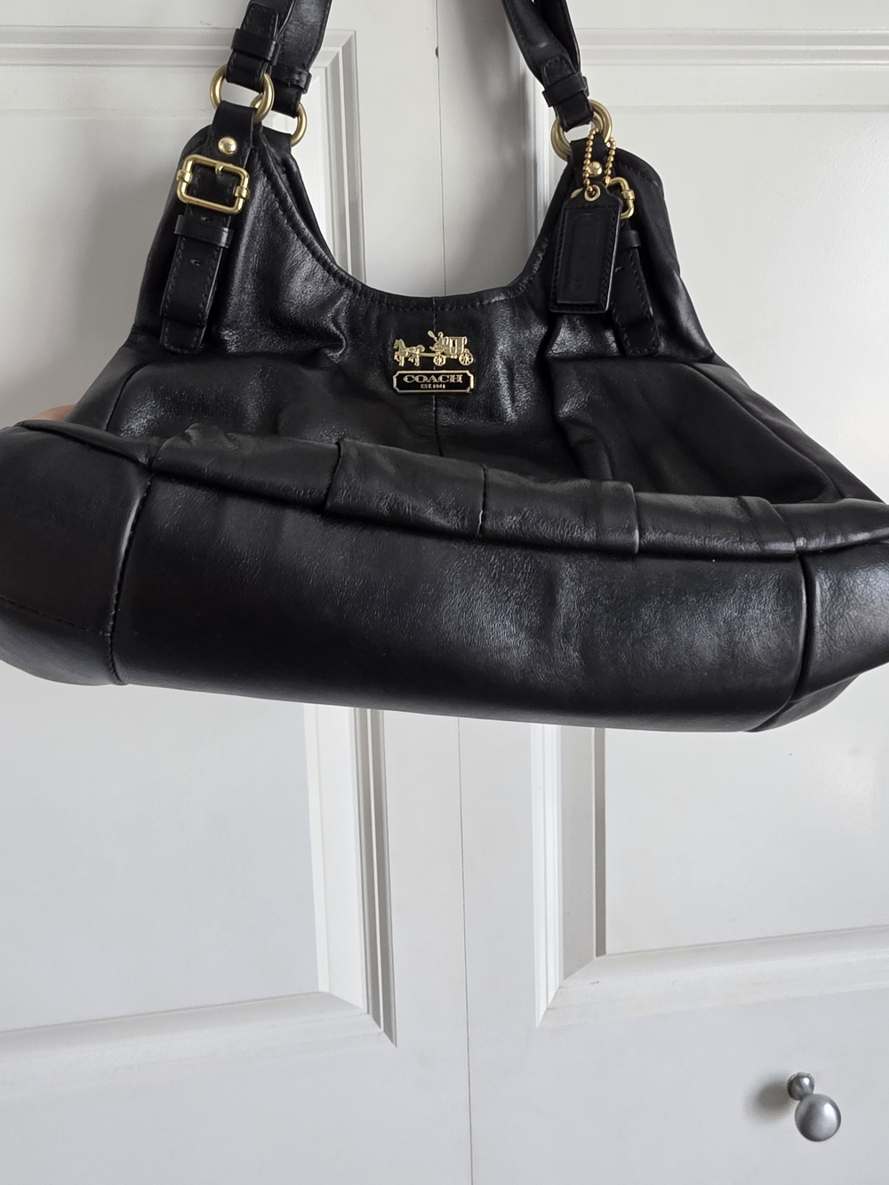 Coach Black Leather Shoulder Bag with Gold Hardware and dust cover like new - Picture 5 of 11